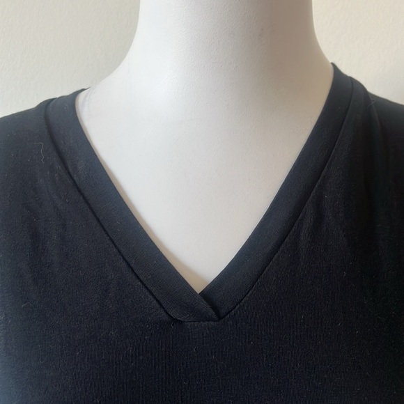 Theory V Neck Black Short Sleeve Stretch Shirt Size SP - Picture 2 of 7